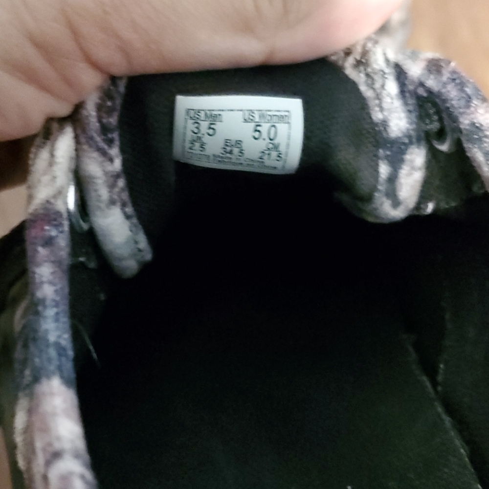 Shoe - Picture 2 of 3